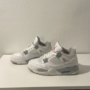 Men Retro white Jordan 4s from stockx